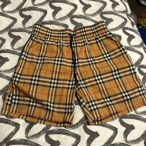 Burberry shorts  Unisex like new, price negotiable